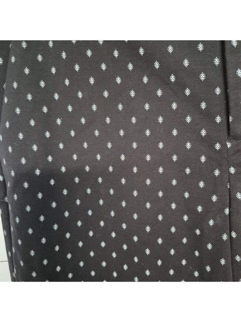 Old Navy Women's Harper Mid-Rise Black & White Polka Dot Capri Pants NWT - Picture 2 of 9